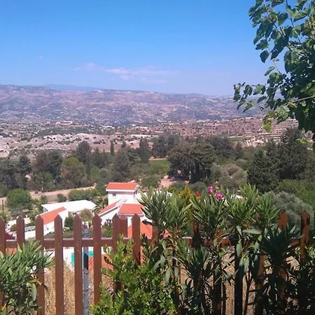 First Floor, 2 Bedroom F101, 2 Bathrooms, Pool View & Free Wifi Apartment