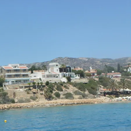 First Floor, 2 Bedroom F101, 2 Bathrooms, Pool View & Free Wifi