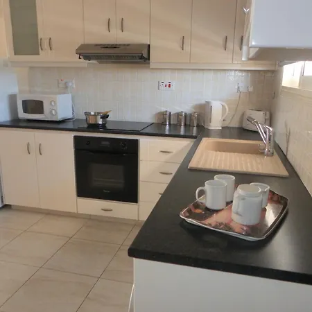 First Floor, 2 Bedroom F101, 2 Bathrooms, Pool View & Free Wifi