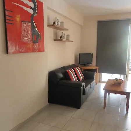 First Floor, 2 Bedroom F101, 2 Bathrooms, Pool View & Free Wifi Apartment *