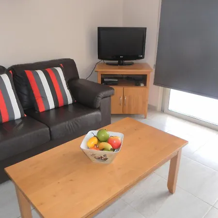 Apartment First Floor, 2 Bedroom F101, 2 Bathrooms, Pool View & Free Wifi