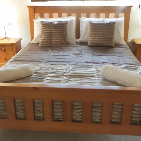 First Floor, 2 Bedroom F101, 2 Bathrooms, Pool View & Free Wifi