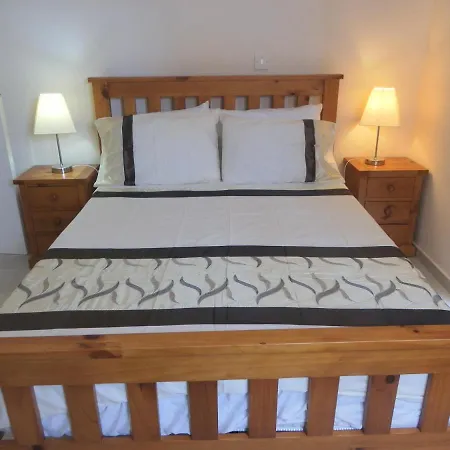First Floor, 2 Bedroom F101, 2 Bathrooms, Pool View & Free Wifi *