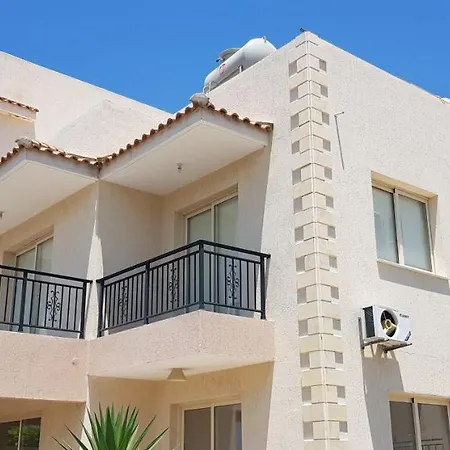 First Floor, 2 Bedroom F101, 2 Bathrooms, Pool View & Free Wifi