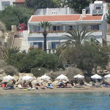 First Floor, 2 Bedroom F101, 2 Bathrooms, Pool View & Free Wifi