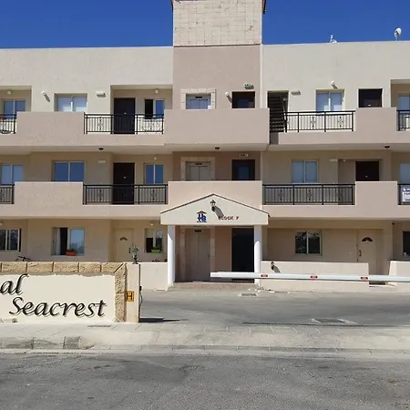 First Floor, 2 Bedroom F101, 2 Bathrooms, Pool View & Free Wifi Διαμέρισμα *
